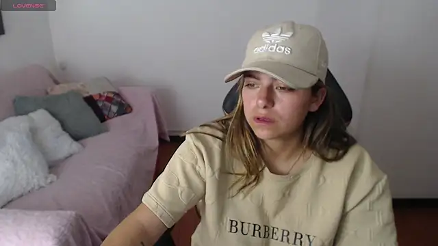 Kitten Cam online show from December 20, 11:23 pm