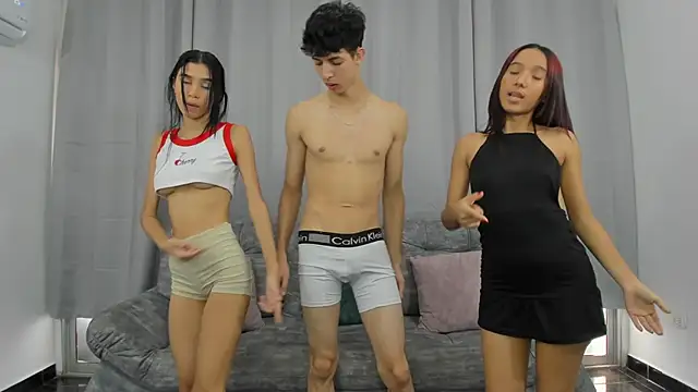 Snapshot of hotlittleones18 chatting on January 22, 5:28 pm hotlittleones18 online show from January 22, 5:28 pm