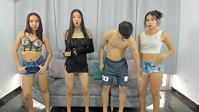 Snapshot of hotlittleones18 chatting on March 14, 7:12 pm hotlittleones18 online show from March 14, 7:12 pm