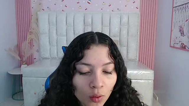 Snapshot of shalon_diaz_s chatting on October 25, 1:18 pm shalon diaz s online show from October 25, 1:18 pm