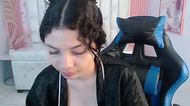 Snapshot of shalon_diaz_s chatting on November 8, 1:00 pm shalon diaz s online show from November 8, 1:00 pm