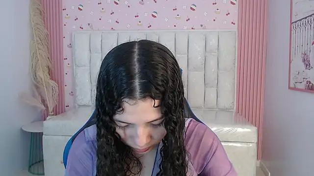 Snapshot of shalon_diaz_s chatting on December 4, 1:09 pm shalon diaz s online show from December 4, 1:09 pm