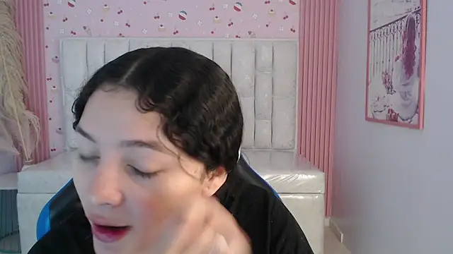 Snapshot of shalon_diaz_s chatting on December 5, 1:20 pm shalon diaz s online show from December 5, 1:20 pm