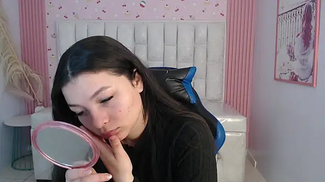 Snapshot of shalon_diaz_s chatting on December 15, 1:04 pm shalon diaz s online show from December 15, 1:04 pm