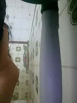 Snapshot of majdolin78 chatting on March 5, 7:38 pm majdolin78 online show from March 5, 7:38 pm