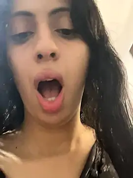 Snapshot of majdolin78 chatting on October 11, 10:47 am majdolin78 online show from October 11, 10:47 am