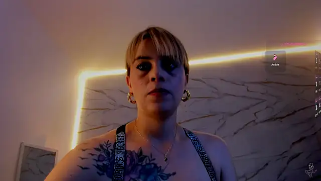 Snapshot of RayaCarr_ chatting on June 2, 1:02 pm RayaCarr online show from June 2, 1:02 pm