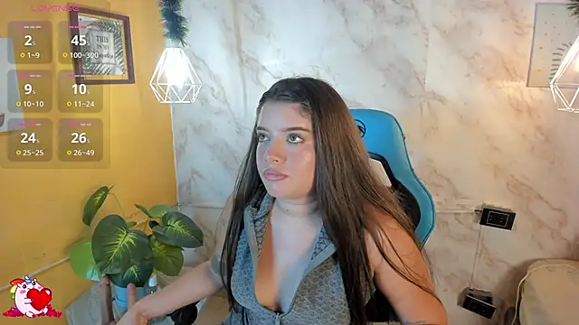 Lia little18 online show from May 1, 8:02 pm