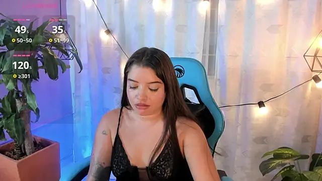 Snapshot of Lia_little18 chatting on May 15, 9:33 pm Lia little18 online show from May 15, 9:33 pm