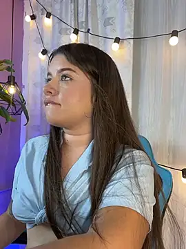 Snapshot of Lia_little18 chatting on May 21, 8:05 pm Lia little18 online show from May 21, 8:05 pm