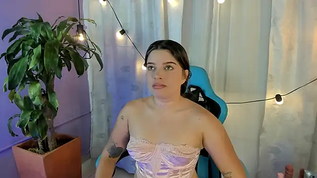 Snapshot of Lia_little18 chatting on June 12, 9:25 pm Lia little18 online show from June 12, 9:25 pm
