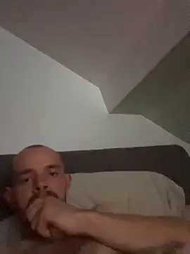 Snapshot of wyattstone chatting on September 25, 12:47 am wyattstone online show from September 25, 12:47 am