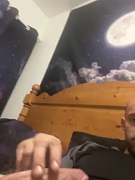 Snapshot of wyattstone chatting on October 4, 2:53 am wyattstone online show from October 4, 2:53 am