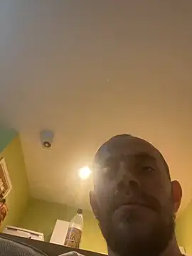 Snapshot of wyattstone chatting on October 13, 2:00 am wyattstone online show from October 13, 2:00 am