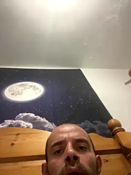 Snapshot of wyattstone chatting on October 17, 5:43 am wyattstone online show from October 17, 5:43 am