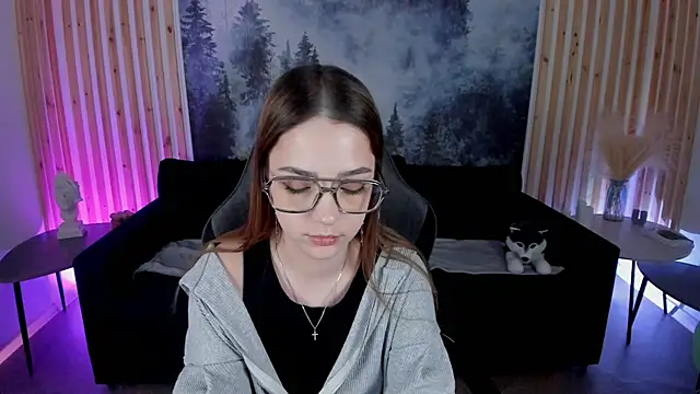 PamBeesly online show from March 14, 2:30 pm