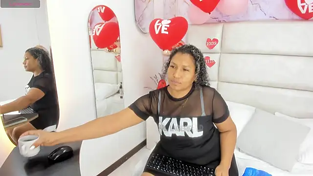 Snapshot of AnthonelaRusso_ chatting on February 18, 3:31 am AnthonelaRusso online show from February 18, 3:31 am