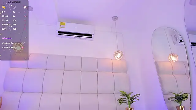 Snapshot of AnthonelaRusso_ chatting on March 8, 8:55 am AnthonelaRusso online show from March 8, 8:55 am