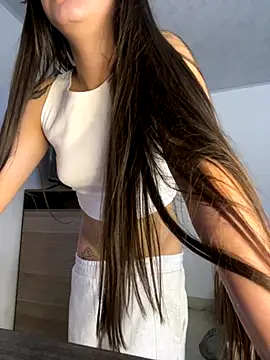 astrid  online show from October 18, 11:33 am