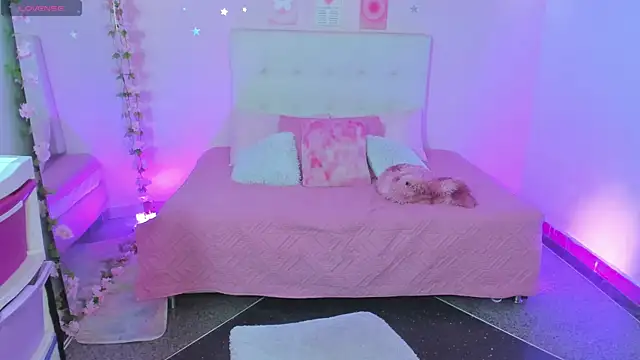 ScarlettDreamss7 online show from December 18, 12:00 pm