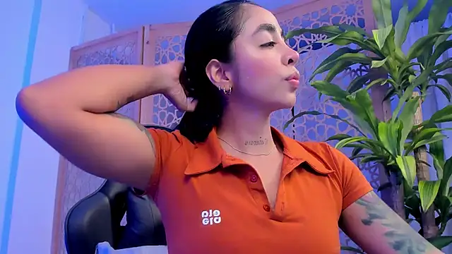 sophierooy22 online show from January 28, 10:45 pm