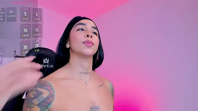 sophierooy22 online show from March 10, 11:43 pm