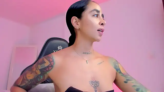 Snapshot of sophierooy22 chatting on May 13, 10:49 pm sophierooy22 online show from May 13, 10:49 pm