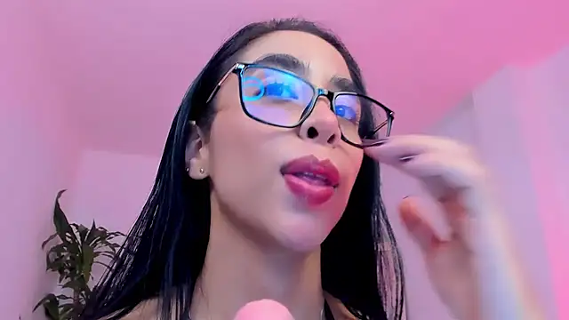 Snapshot of sophierooy22 chatting on June 14, 3:19 am sophierooy22 online show from June 14, 3:19 am