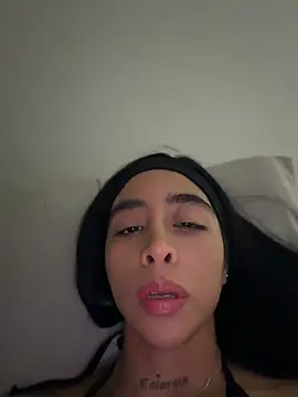 Snapshot of sophierooy22 chatting on June 23, 7:23 pm sophierooy22 online show from June 23, 7:23 pm
