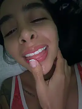 Snapshot of sophierooy22 chatting on June 25, 10:03 pm sophierooy22 online show from June 25, 10:03 pm