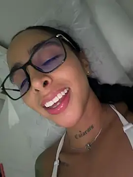 Snapshot of sophierooy22 chatting on June 29, 9:48 pm sophierooy22 online show from June 29, 9:48 pm