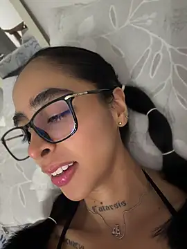 Snapshot of sophierooy22 chatting on July 2, 4:35 pm sophierooy22 online show from July 2, 4:35 pm