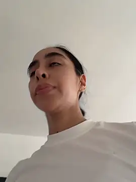 Snapshot of sophierooy22 chatting on July 6, 8:44 pm sophierooy22 online show from July 6, 8:44 pm