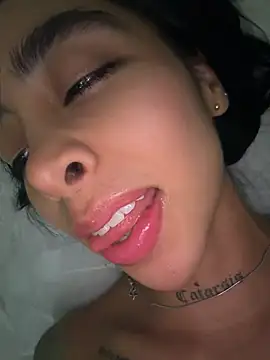Snapshot of sophierooy22 chatting on July 25, 1:47 am sophierooy22 online show from July 25, 1:47 am