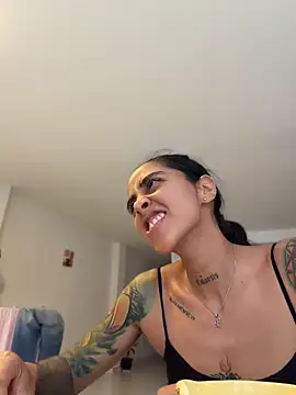 Snapshot of sophierooy22 chatting on July 26, 9:43 pm sophierooy22 online show from July 26, 9:43 pm
