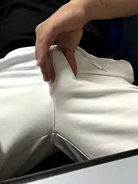 Snapshot of Greeneyes0820 chatting on October 28, 8:29 am Greeneyes0820 online show from October 28, 8:29 am