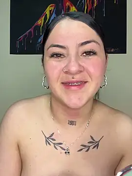 Snapshot of Emmie_Hot chatting on February 13, 9:38 pm Emmie Hot online show from February 13, 9:38 pm