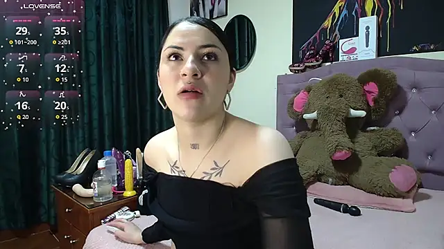 Emmie Hot online show from November 22, 12:15 pm