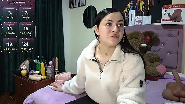 Snapshot of Emmie_Hot chatting on May 6, 11:26 am Emmie Hot online show from May 6, 11:26 am