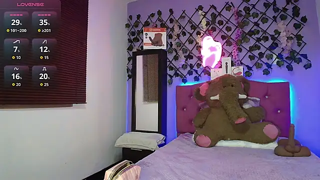 Emmie Hot online show from July 31, 12:04 pm