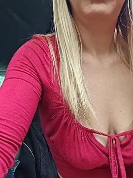 Snapshot of SweetyNinaOff1 chatting on February 22, 2:37 pm SweetyNinaOff1 online show from February 22, 2:37 pm