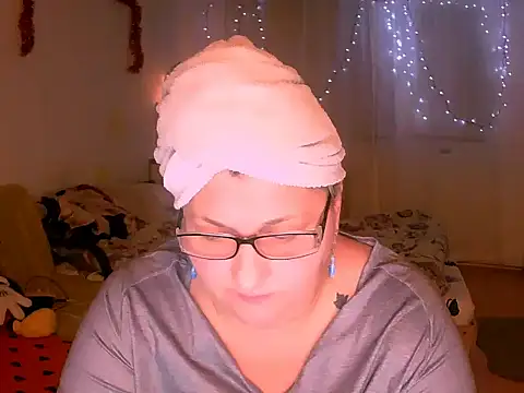 mayamayx online show from December 14, 7:07 pm