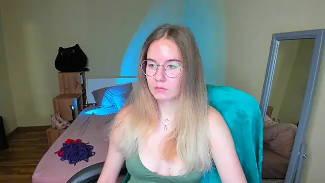 Snapshot of EmilyPaw chatting on January 31, 4:59 pm EmilyPaw online show from January 31, 4:59 pm