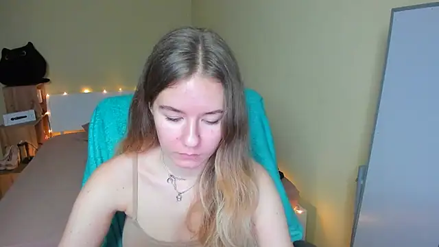 Snapshot of EmilyPaw chatting on February 4, 12:55 pm EmilyPaw online show from February 4, 12:55 pm