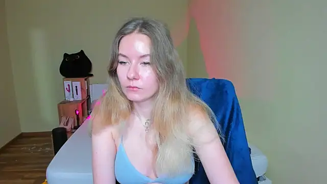 Snapshot of EmilyPaw chatting on February 11, 9:09 am EmilyPaw online show from February 11, 9:09 am