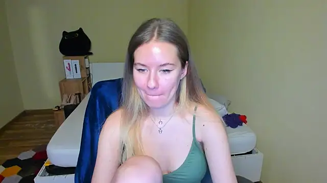 Snapshot of EmilyPaw chatting on February 14, 11:53 am EmilyPaw online show from February 14, 11:53 am