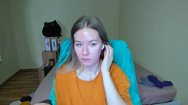 Snapshot of EmilyPaw chatting on February 22, 10:40 am EmilyPaw online show from February 22, 10:40 am