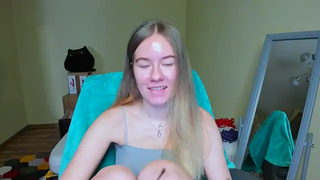 Snapshot of EmilyPaw chatting on February 27, 9:22 am EmilyPaw online show from February 27, 9:22 am