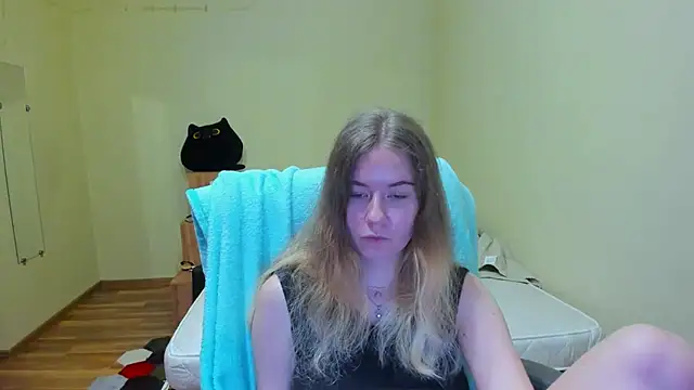 Snapshot of EmilyPaw chatting on March 10, 6:34 pm EmilyPaw online show from March 10, 6:34 pm