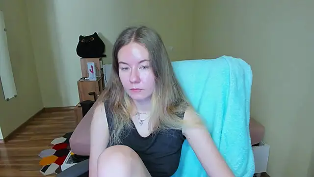 Snapshot of EmilyPaw chatting on March 11, 9:13 am EmilyPaw online show from March 11, 9:13 am